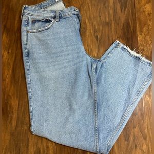 Abercrombie & Fitch Curve Love The Straight Mid Rise Jean